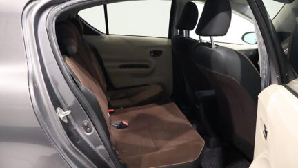 2012 Toyota Aqua G Hybrid image 335211