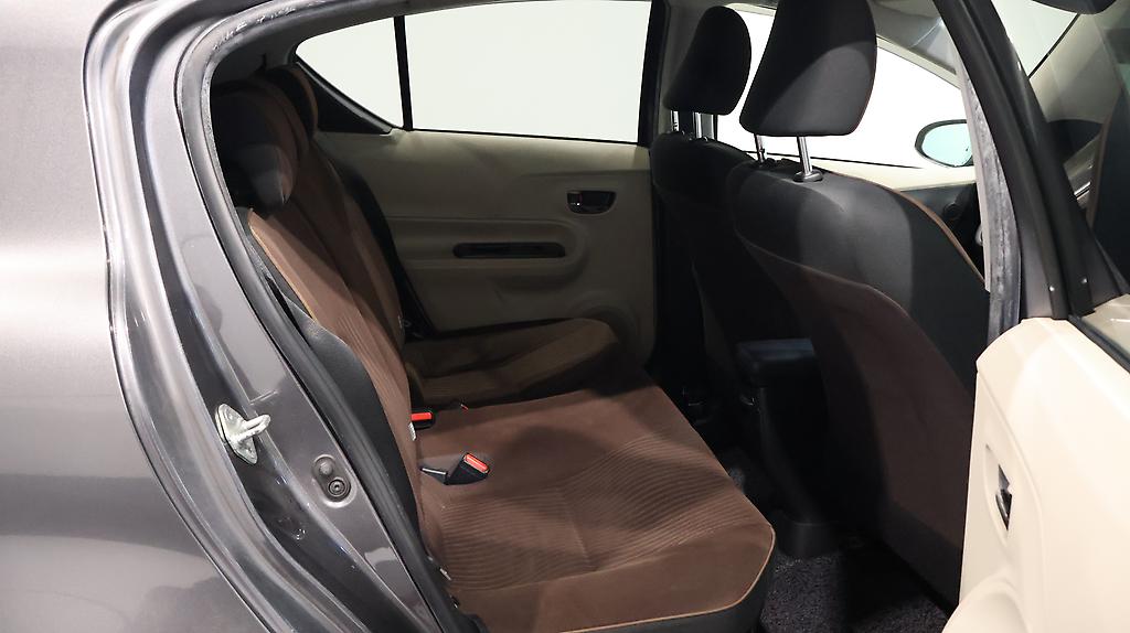 2012 Toyota Aqua G Hybrid image 335211