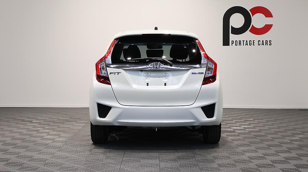2015 Honda Fit Hybrid L Package image 331048