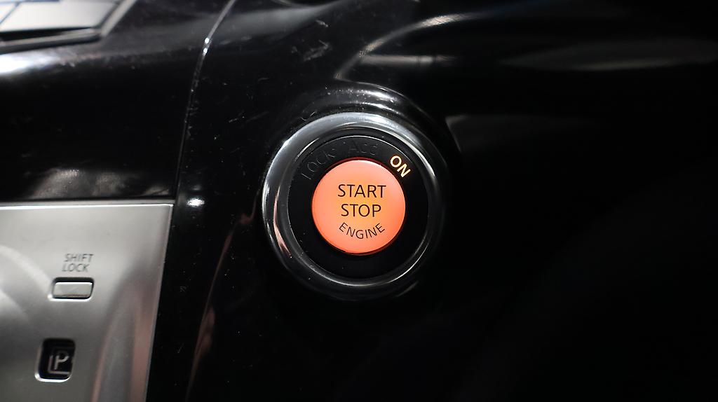 2013 Nissan Elgrand 250 Highway Star Black Leather image 335848