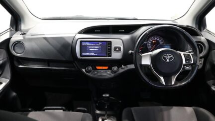 2015 Toyota Vitz image 333750