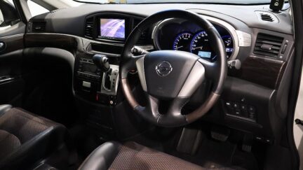 2013 Nissan Elgrand Highway Star Urban Chrome image 335554