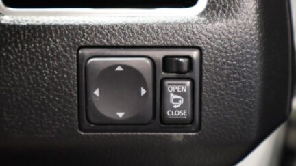2014 Nissan Serena Highway Star S-Hybrid image 334102