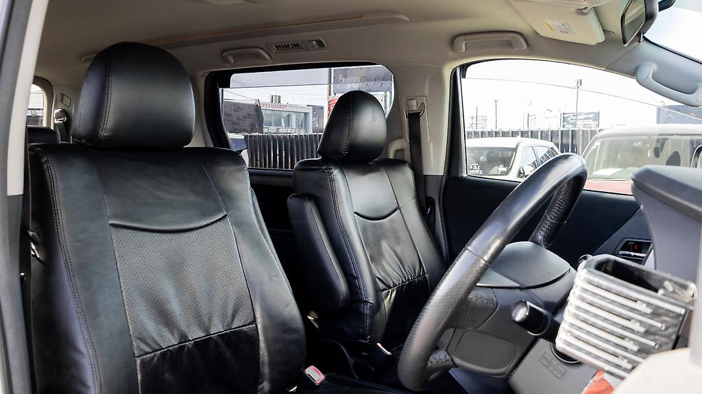 2012 Toyota Vellfire 7 seater , Parking sensor Leather covers image 330808