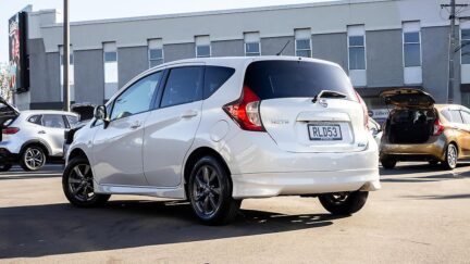 2014 Nissan Note Aero Style Emergency Brake image 332481
