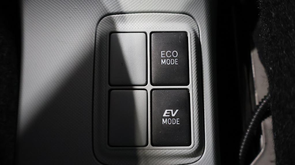 2013 Toyota Aqua S Model – Push Button Start – Reverse Camera image 336104