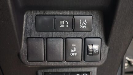 2018 Toyota Prius ALPHA image 335732