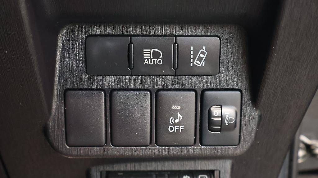 2018 Toyota Prius ALPHA image 335732