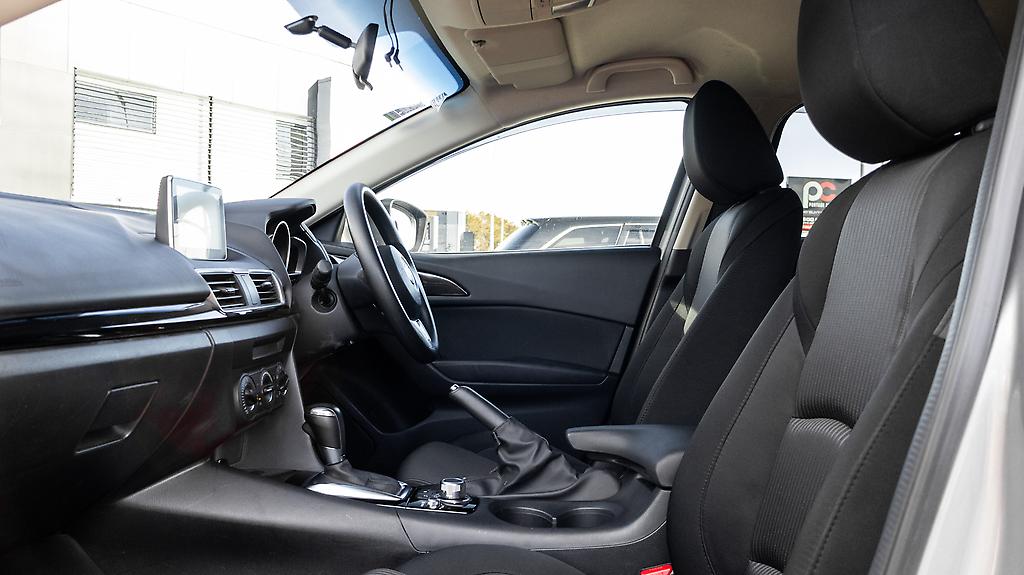 2014 Mazda Axela Low KMS! 15 S Push start, I stop image 331560