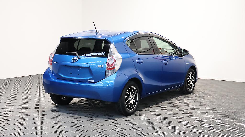 2012 Toyota Aqua S model with Alloys Push Start & Reverse Camera image 336002