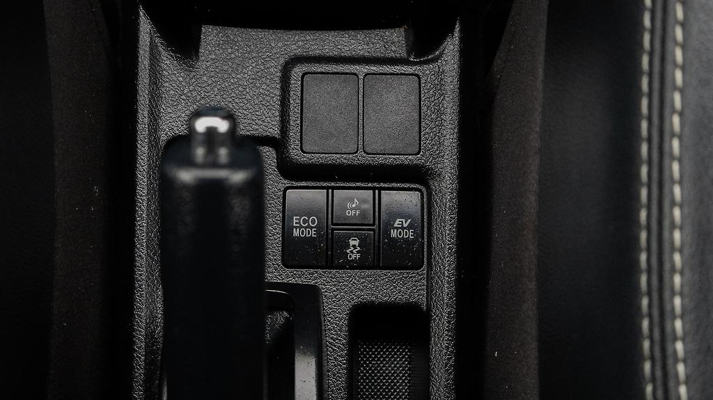 2014 Toyota Corolla WXB Push start, Half leather trim image 331737
