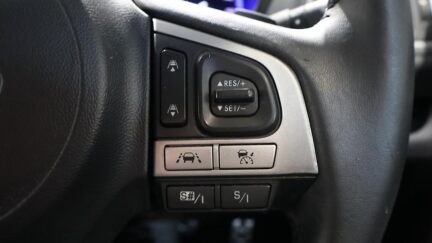 2015 Subaru Outback Limited AWD with Leather and Cruise image 335494