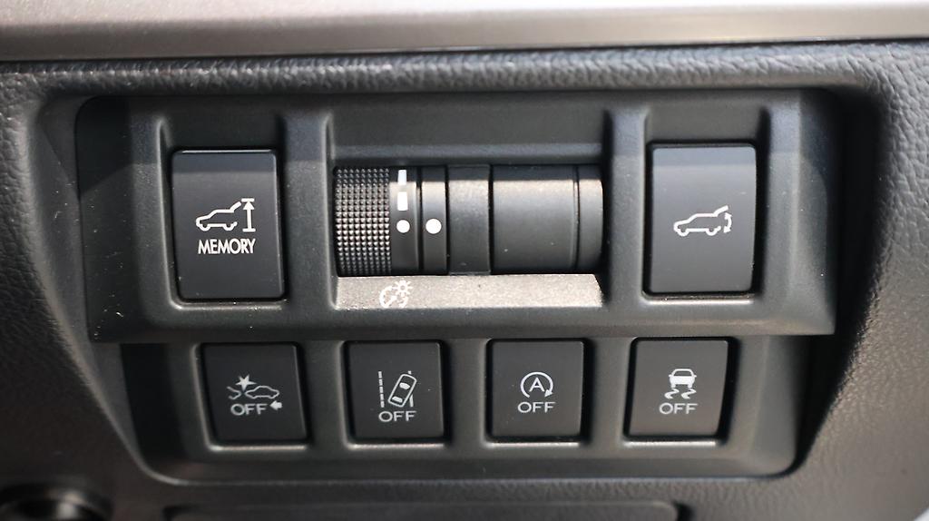 2015 Subaru Outback Limited AWD with Leather and Cruise image 335492