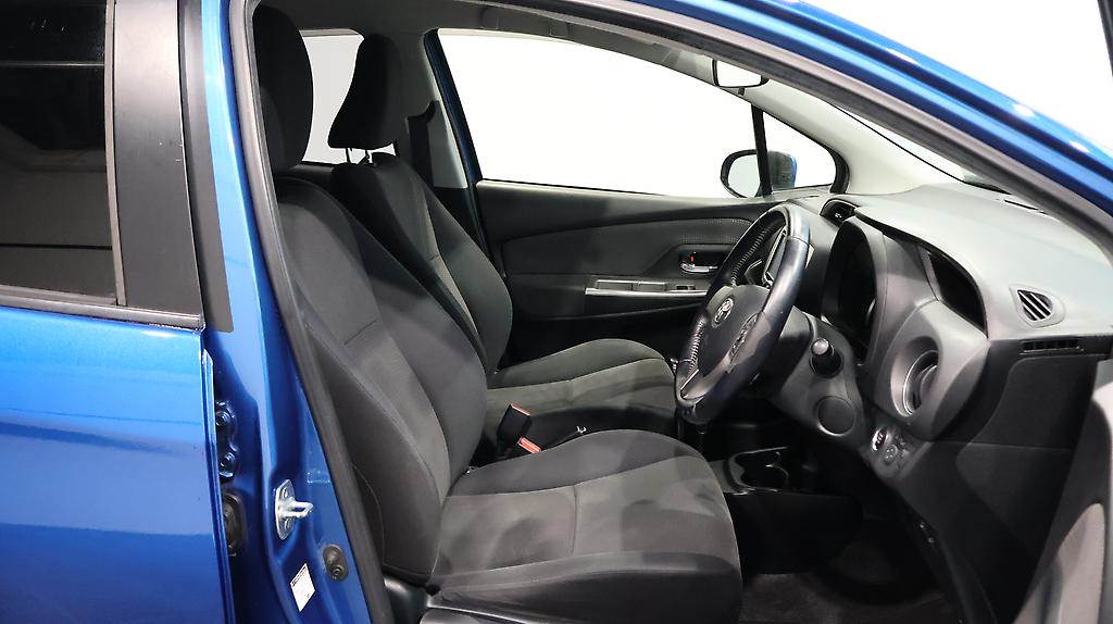 2015 Toyota Vitz image 333749