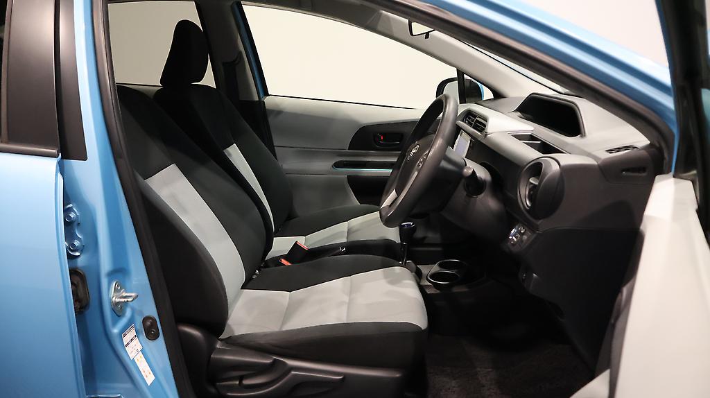 2013 Toyota Aqua S Model – Push Button Start – Reverse Camera image 336096