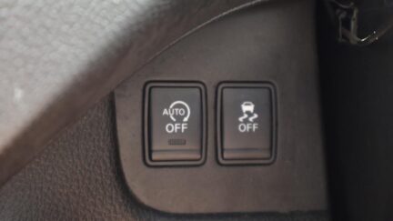 2014 Nissan Serena Highway Star S-Hybrid image 331784
