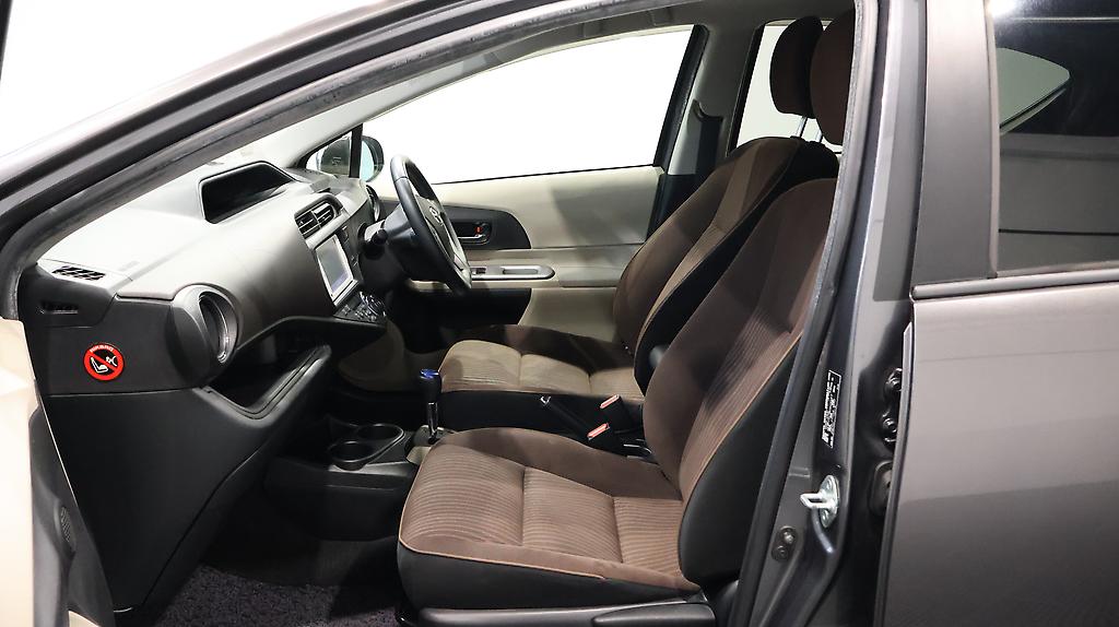2012 Toyota Aqua G Hybrid image 335209