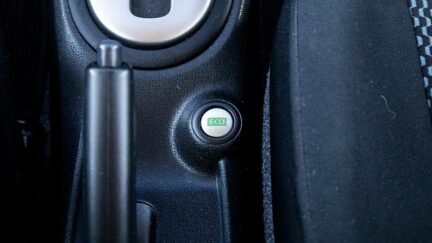 2014 Nissan Note Aero Style Emergency Brake image 332489