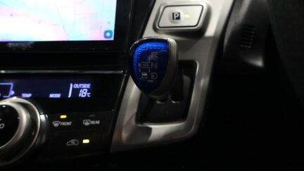 2018 Toyota Prius ALPHA image 335730
