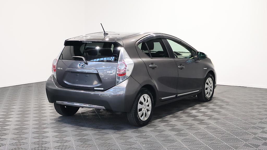 2012 Toyota Aqua G Hybrid image 335206