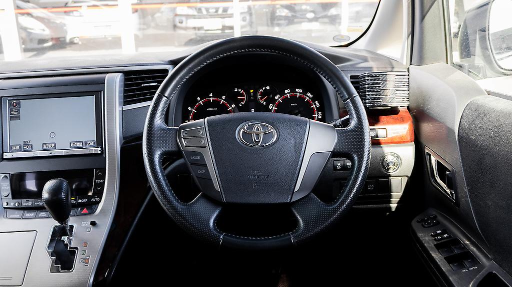 2012 Toyota Vellfire 7 seater , Parking sensor Leather covers image 330811