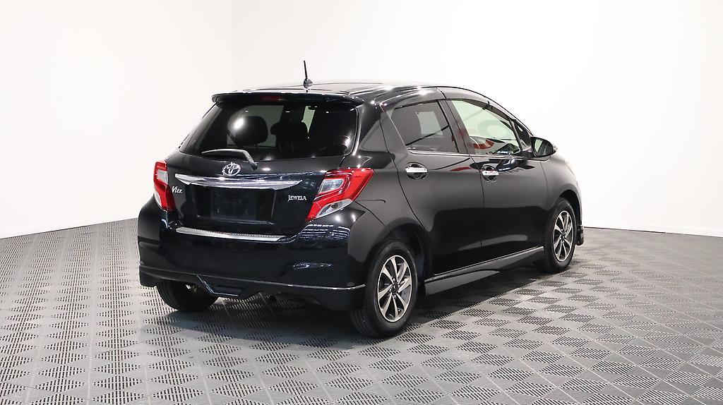 2015 Toyota Vitz image 333355
