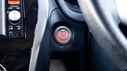 2014 Nissan Note Aero Style Emergency Brake image 332490