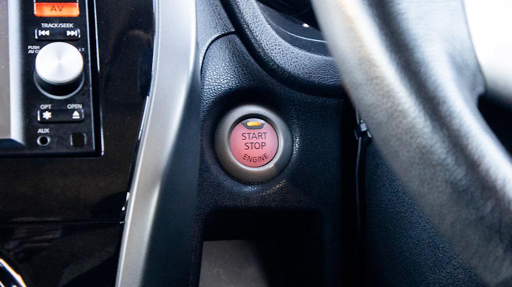 2014 Nissan Note Aero Style Emergency Brake image 332490