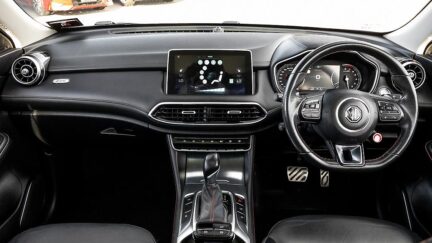 2022 Mg Hs 2.0PT/4WD/6AT Essence NZ New Low kms image 331512