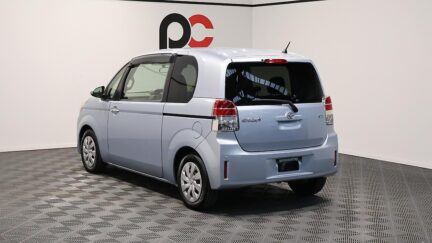 2013 Toyota Spade F Model image 336023