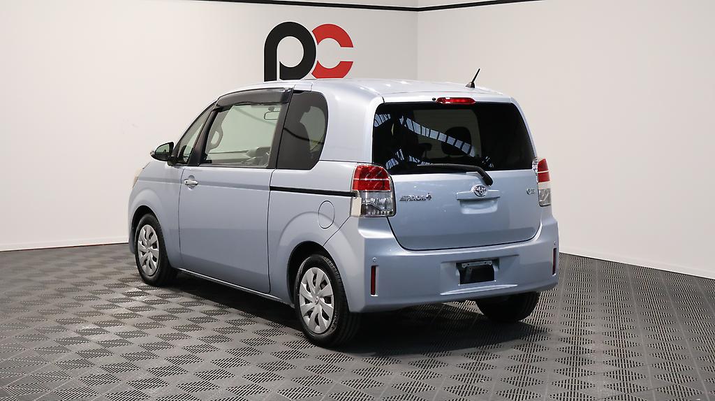 2013 Toyota Spade F Model image 336023