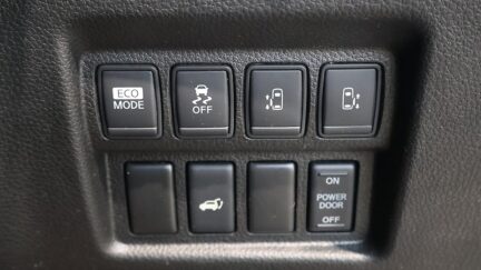 2013 Nissan Elgrand Highway Star Urban Chrome image 335559
