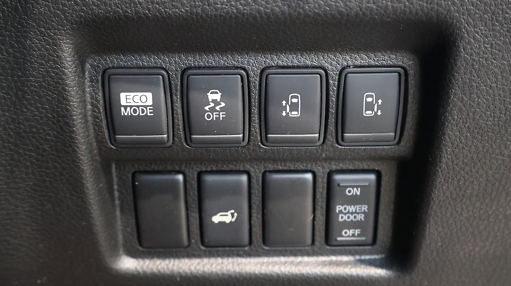 2013 Nissan Elgrand Highway Star Urban Chrome image 335559
