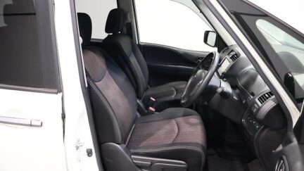 2014 Nissan Serena Highway Star S-Hybrid image 331775