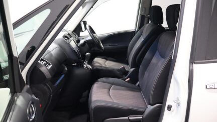 2014 Nissan Serena Highway Star S-Hybrid image 331771