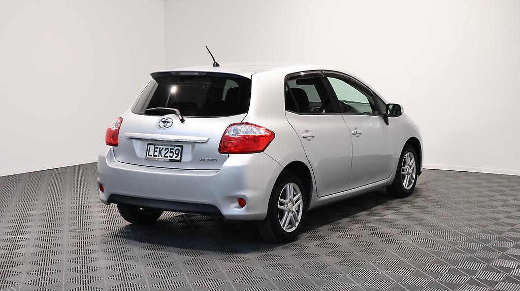 2012 Toyota Auris image 330823