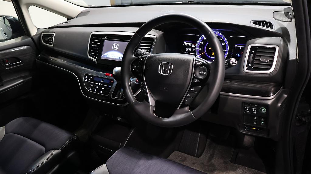 2015 Honda Odyssey Absolute Advance image 333660