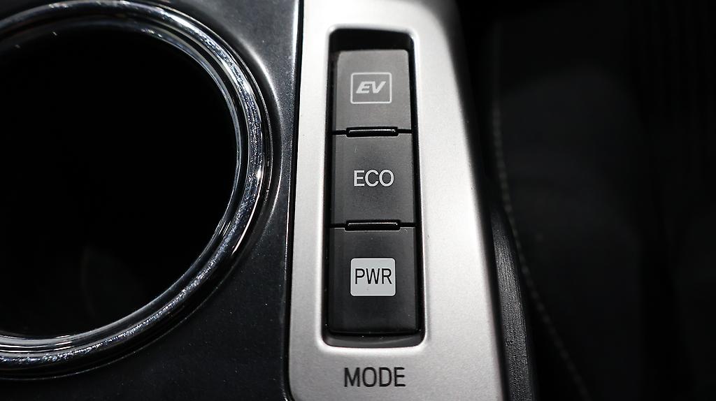 2018 Toyota Prius ALPHA image 335731