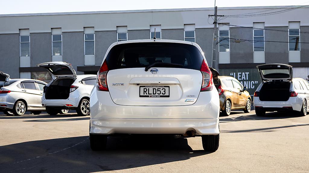 2014 Nissan Note Aero Style Emergency Brake image 332480