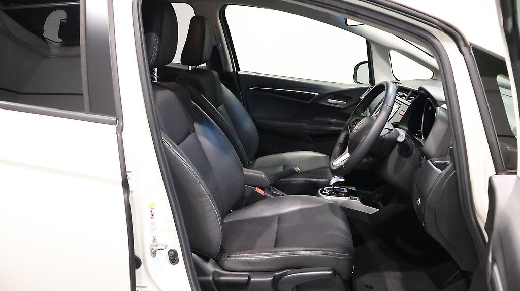 2015 Honda Fit Hybrid L Package image 331053