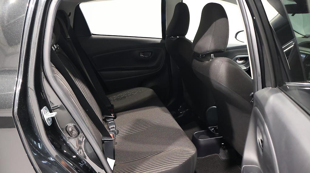 2015 Toyota Vitz image 333360