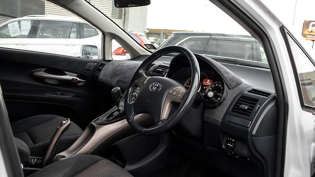 2007 Toyota Blade Push start, Traction control image 334946