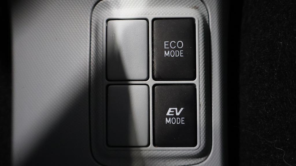 2012 Toyota Aqua S model with Alloys Push Start & Reverse Camera image 336014