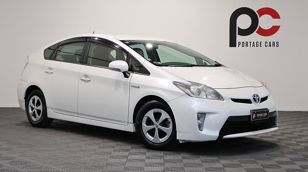 2013 Toyota Prius S Model / Push Start / Reversing Camera image 335107