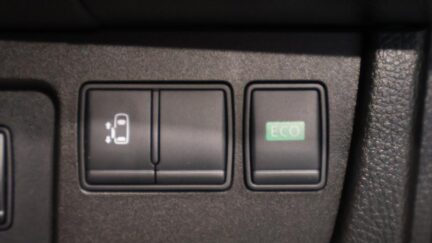2014 Nissan Serena Highway Star S-Hybrid image 331782