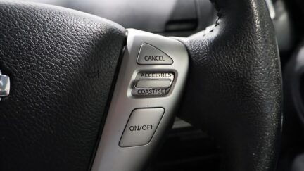 2014 Nissan Serena Highway Star S-Hybrid image 334103