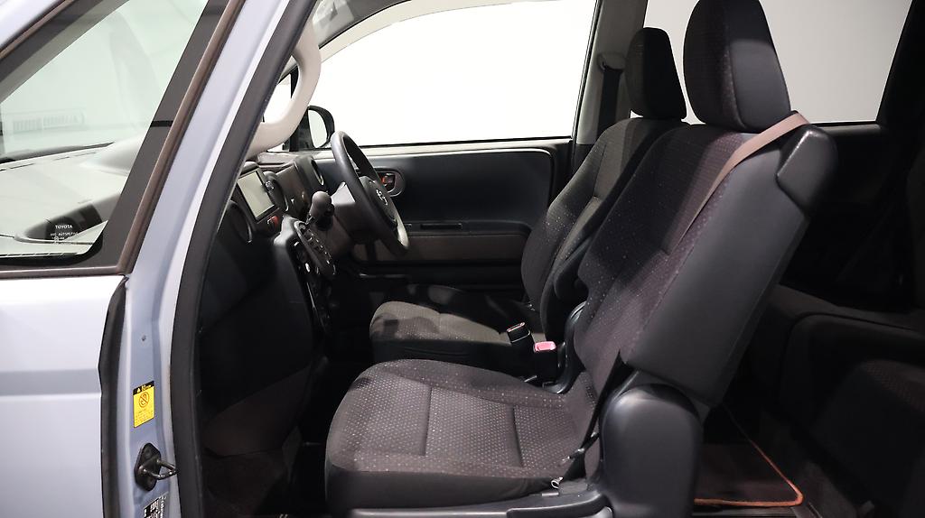 2013 Toyota Spade F Model image 336027