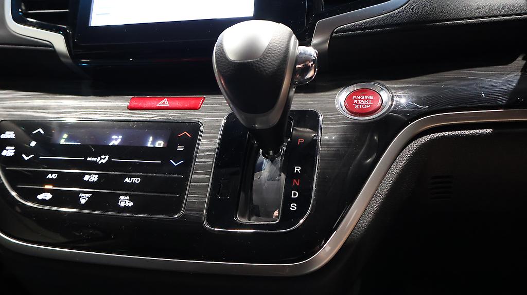 2015 Honda Odyssey Absolute Advance image 333665