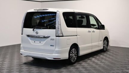 2014 Nissan Serena Highway Star S-Hybrid image 331768