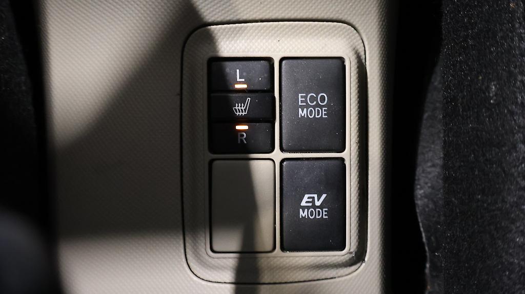 2012 Toyota Aqua G Hybrid image 335219